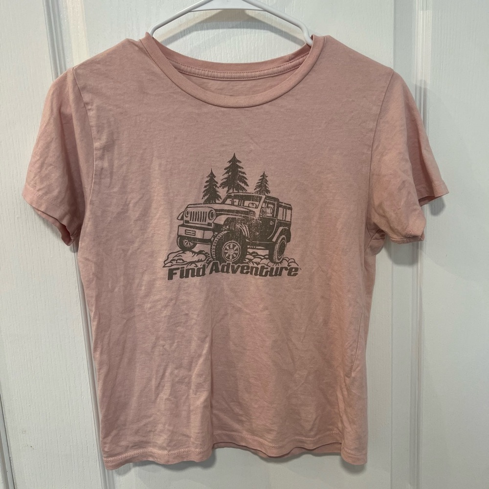 T shirt: find adventure